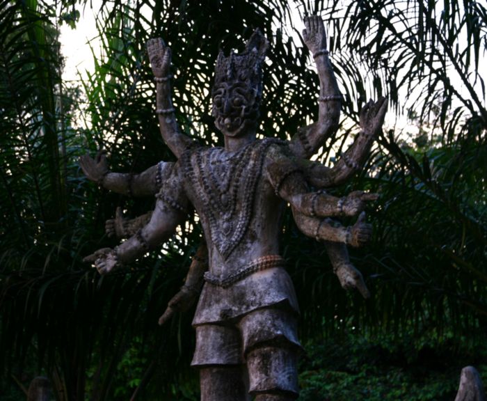 Музей буддийской скульптуры в Лаосе.(фото Лимаревой Елены)
