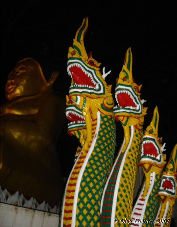 Наги (сказочные змеи). Мейсай.  Таиланд. (фото Лимарева В.Н.)