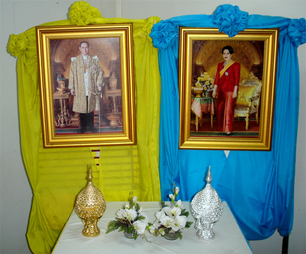 Портреты короля и королевы в аэропорту Чанграя. Таиланд. (фото Лимарева В.Н.)