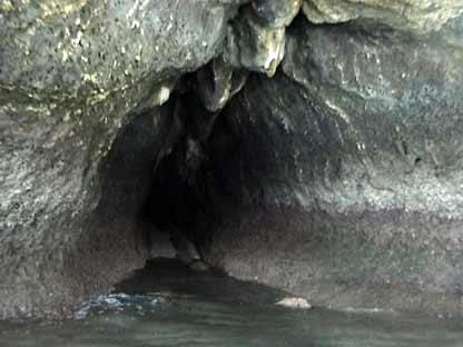Вход в пещеру.(архипелаг Самуй) Таиланд. Фото Лимарева Сергея.