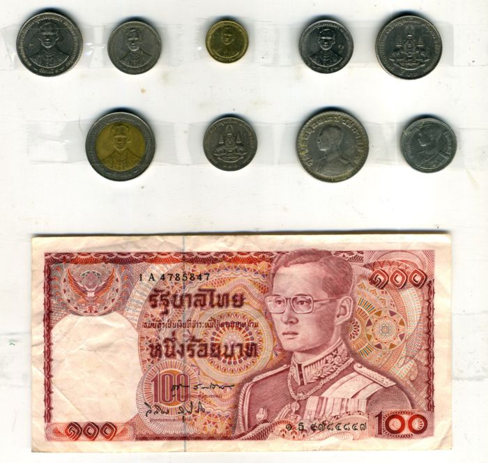 Первый выпуск тайский денег при короле Раме 9, пятидесятые-семидесятые  годы 20 века. Из коллекции Лимарева В.Н.