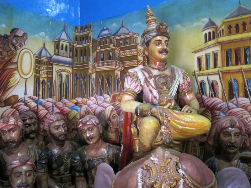 Дуттха-Гамани Абхайя (король Дутугамуну) вождь сингалов во 2 веке до н.э. Шри-Ланка. Анурадхапура. Фото Лимарева В.Н. 