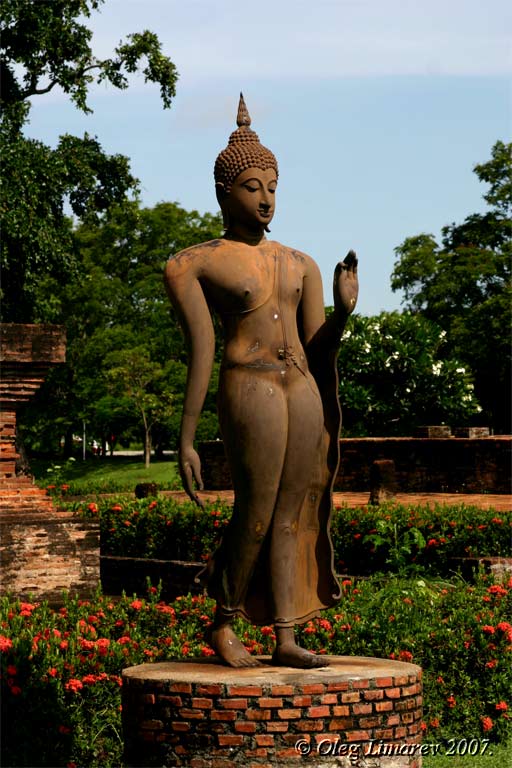 Статуя Будды. Сукхотхай.  Таиланд. (Фото Лимарева В.Н.)