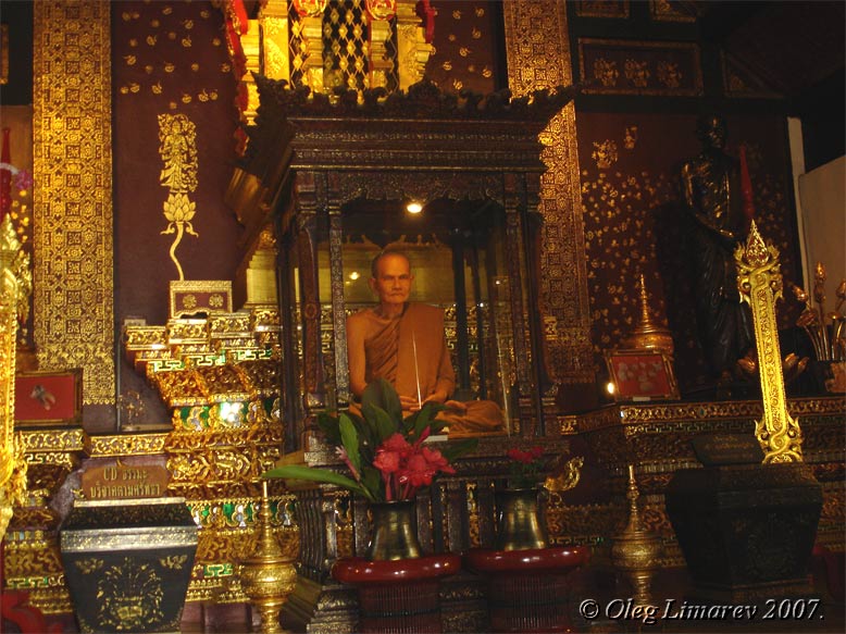 Восковая скуптура буддийского авторитета. Чиангмай. Таиланд. (фото Лимарева В.Н.)