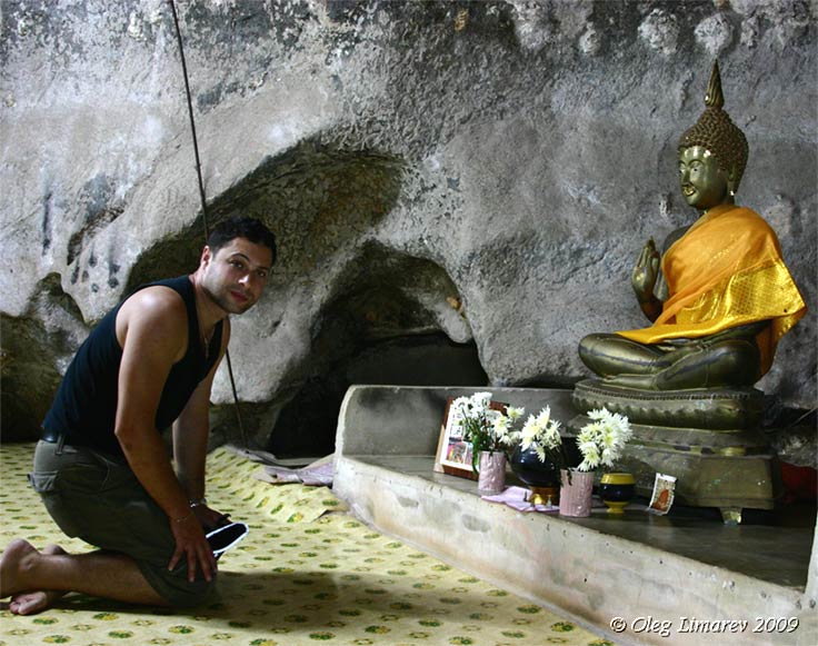 Поклонение Будде. Таиланд. Краби.(Фото Лимарева В.Н.)