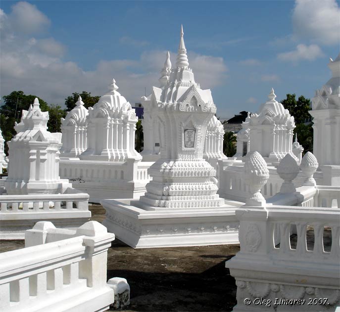 Усыпальницы авторитеных монахов. Чиангмай. Таиланд. (фото Лимарева В.Н.)